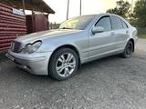 Mercedes-Benz C 240 2001 года за 2 100 000 тг. в Семей – фото 2