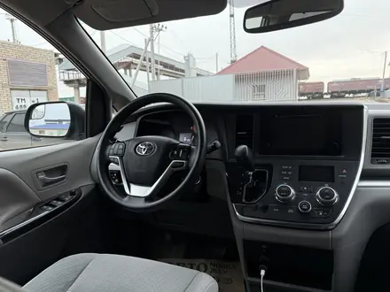 Toyota Sienna 2016 года за 7 900 000 тг. в Атырау – фото 13