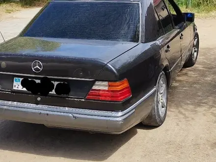 Mercedes-Benz E 220 1993 года за 1 500 000 тг. в Астана – фото 3