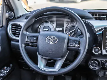 Toyota Hilux Comfort 2022 года за 15 700 000 тг. в Алматы – фото 22