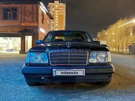 Mercedes-Benz E 220 1994 года за 1 700 000 тг. в Астана