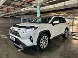 Toyota RAV4 2021 года за 16 300 000 тг. в Алматы – фото 4