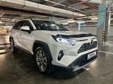 Toyota RAV4 2021 года за 16 300 000 тг. в Алматы