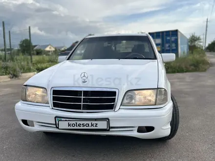 Mercedes-Benz C 200 1995 года за 1 800 000 тг. в Алматы