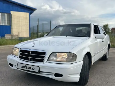 Mercedes-Benz C 200 1995 года за 1 800 000 тг. в Алматы – фото 2