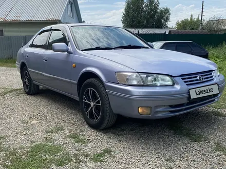 Toyota Camry 1998 года за 2 500 000 тг. в Усть-Каменогорск – фото 3