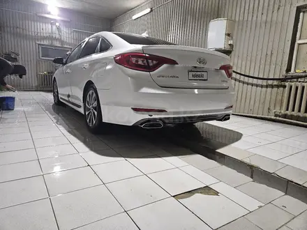 Hyundai Sonata 2015 года за 5 000 000 тг. в Атырау – фото 3