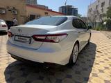 Toyota Camry 2020 года за 16 800 000 тг. в Актау – фото 4