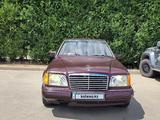 Mercedes-Benz E 220 1994 года за 1 288 888 тг. в Жезказган – фото 2