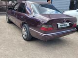 Mercedes-Benz E 220 1994 года за 1 288 888 тг. в Жезказган – фото 3