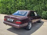 Mercedes-Benz E 220 1994 года за 1 288 888 тг. в Жезказган – фото 5