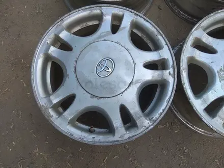 Оригинальные легкосплавные диски на автомашину Toyota (Япония R15 за 60 000 тг. в Астана – фото 3