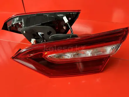 Задний фонарь в крышку багажника Toyota Camry 70 USA (LED) за 18 000 тг. в Алматы – фото 13