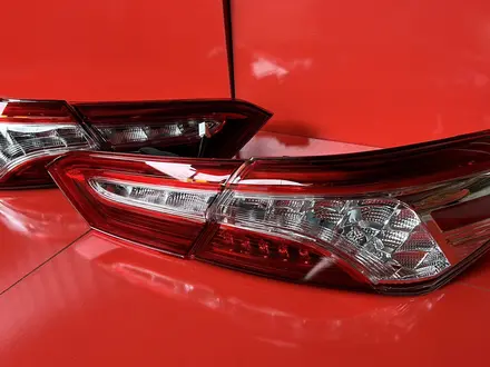 Задний фонарь в крышку багажника Toyota Camry 70 USA (LED) за 18 000 тг. в Алматы – фото 8