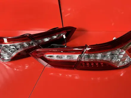Задний фонарь в крышку багажника Toyota Camry 70 USA (LED) за 18 000 тг. в Алматы – фото 9