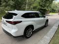 Toyota Highlander 2022 года за 34 000 000 тг. в Алматы – фото 19