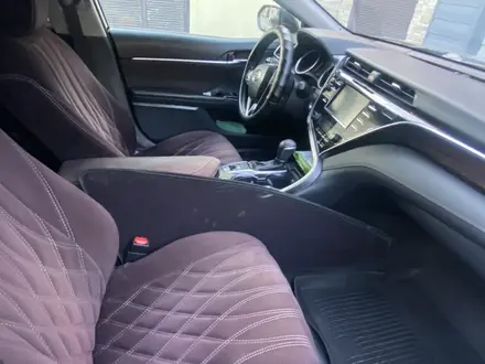 Toyota Camry 2019 года за 11 900 000 тг. в Семей – фото 3