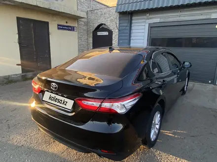 Toyota Camry 2019 года за 11 900 000 тг. в Семей – фото 2