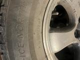Комплект зимних шин с дисками 265/65 R17 за 500 000 тг. в Караганда – фото 4