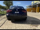 Volkswagen Passat 2018 года за 3 500 000 тг. в Уральск – фото 2