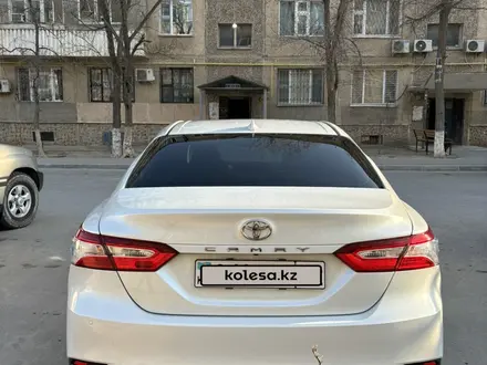 Toyota Camry 2019 года за 13 350 000 тг. в Актау – фото 4