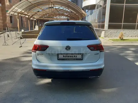 Volkswagen Tiguan 2021 года за 18 800 000 тг. в Алматы – фото 4