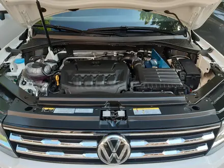 Volkswagen Tiguan 2021 года за 18 800 000 тг. в Алматы – фото 5