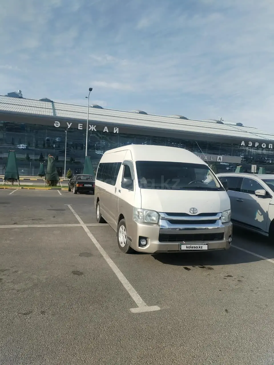 Toyota HiAce, 2012