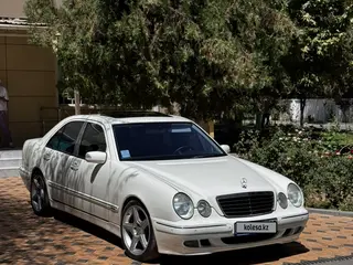 Mercedes-Benz E 320