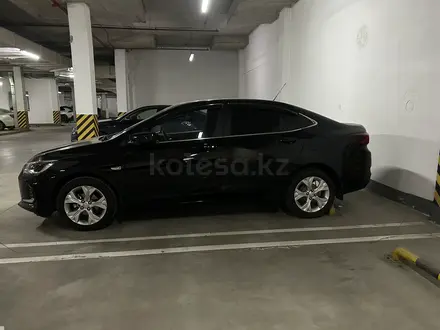 Chevrolet Onix 2023 года за 6 299 999 тг. в Астана – фото 4