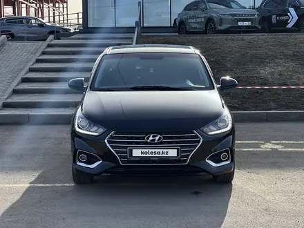 Hyundai Accent 2018 года за 6 990 000 тг. в Караганда – фото 2