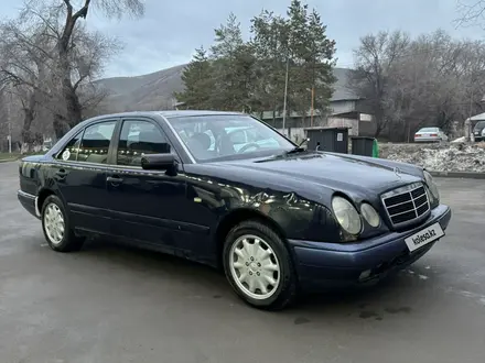 Mercedes-Benz E 230 1997 года за 2 450 000 тг. в Алматы – фото 12