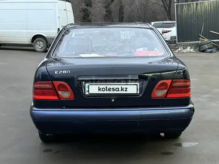 Mercedes-Benz E 230 1997 года за 2 450 000 тг. в Алматы – фото 5