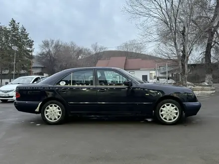 Mercedes-Benz E 230 1997 года за 2 450 000 тг. в Алматы – фото 9