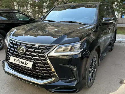 Lexus LX 570 2022 года за 65 000 000 тг. в Астана