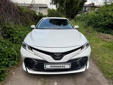 Toyota Camry 2018 года за 11 300 000 тг. в Алматы