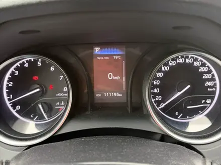 Toyota Camry 2018 года за 11 300 000 тг. в Алматы – фото 3