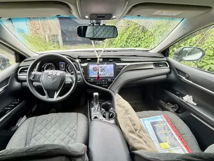 Toyota Camry 2018 года за 11 300 000 тг. в Алматы – фото 4