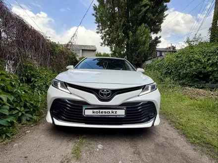 Toyota Camry 2018 года за 11 300 000 тг. в Алматы – фото 6