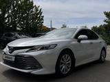 Toyota Camry 2018 года за 13 200 000 тг. в Алматы – фото 2