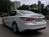 Toyota Camry 2018 года за 13 200 000 тг. в Алматы – фото 5