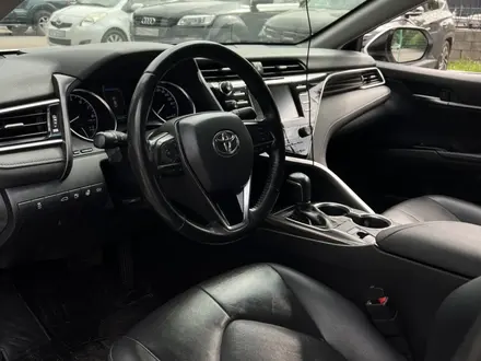 Toyota Camry 2018 года за 13 200 000 тг. в Алматы – фото 8