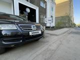 Volkswagen Touareg 2004 года за 3 700 000 тг. в Астана – фото 4
