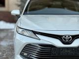 Toyota Camry 2018 года за 14 450 000 тг. в Шымкент – фото 5