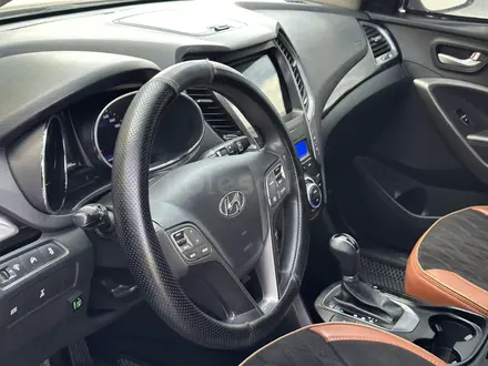 Hyundai Santa Fe 2014 года за 8 700 000 тг. в Актобе – фото 13