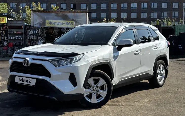 Toyota RAV4 2020 года за 13 300 000 тг. в Петропавловск