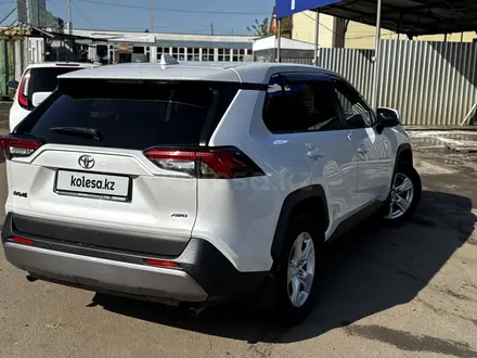 Toyota RAV4 2020 года за 13 300 000 тг. в Петропавловск – фото 3