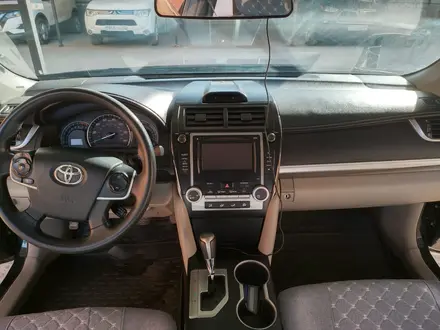 Toyota Camry 2012 года за 7 590 000 тг. в Актобе – фото 3