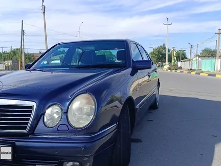 Mercedes-Benz E 320 1998 года за 5 000 000 тг. в Шымкент – фото 10