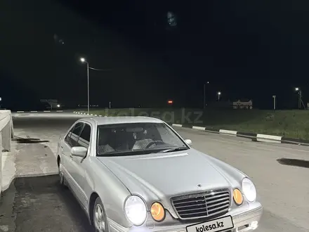 Mercedes-Benz E 200 1999 года за 2 500 000 тг. в Павлодар – фото 2